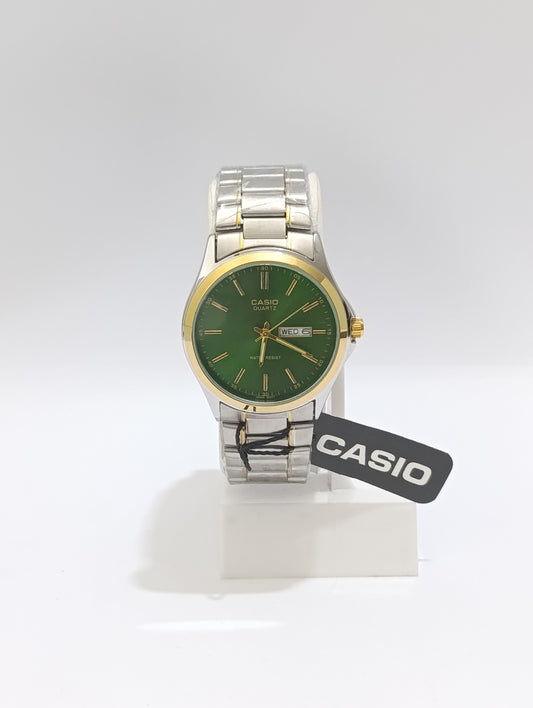 Casio Quartz Watch with Day & Date Functionality - Classic & Reliable Timepiece